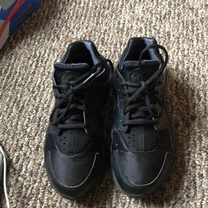 All Black Nike Huaraches
